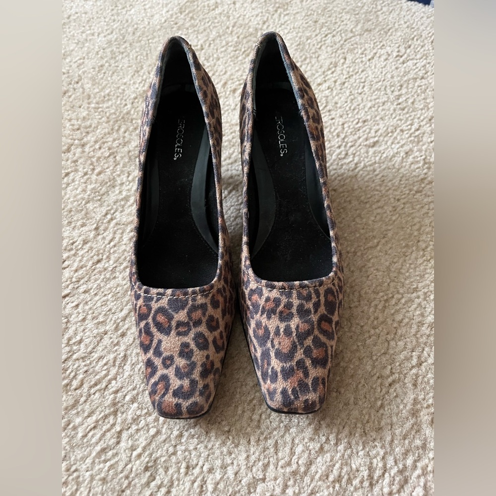 Pretty AEROSOLES Animal Print 2” Heals, With Comfort Insoles, Never Worn.